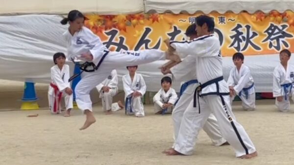 上本郷小学校 「みんなの秋祭り」テコンドー演武