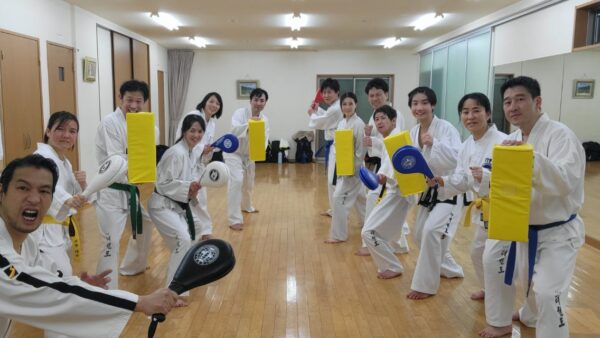 ダウンで蹴る。勇誠さんチヤホヤ感